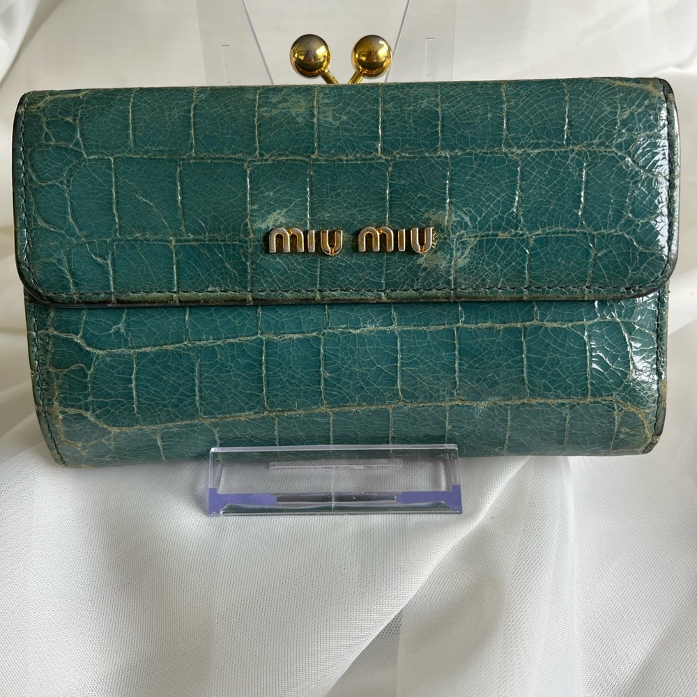 Miu Miu Green Leather Wallet with Crocodile Embossing kiss lock closure
